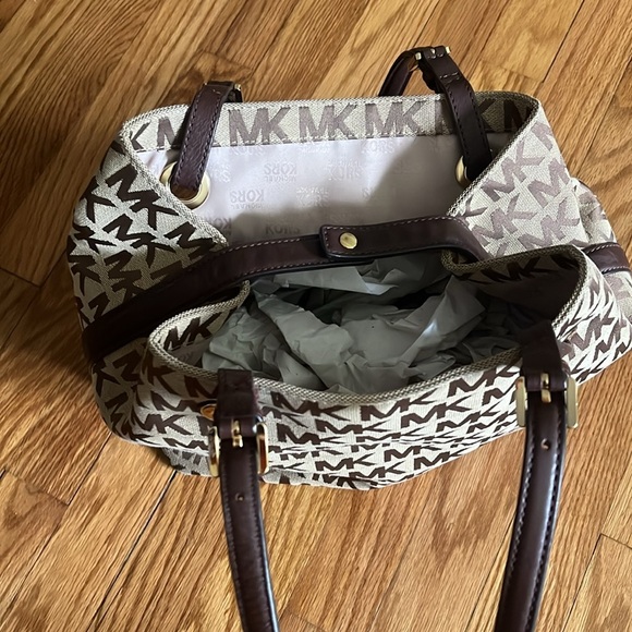 Michael Kors Bag - Picture 2 of 6